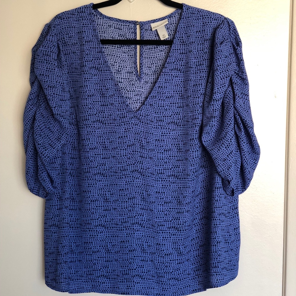 2x blue and black top